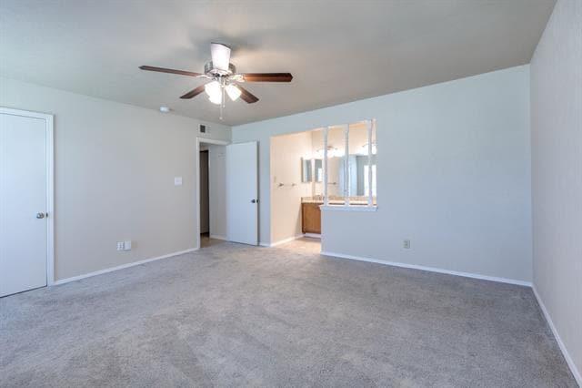 Building Photo - 3037 Hamlet Ct