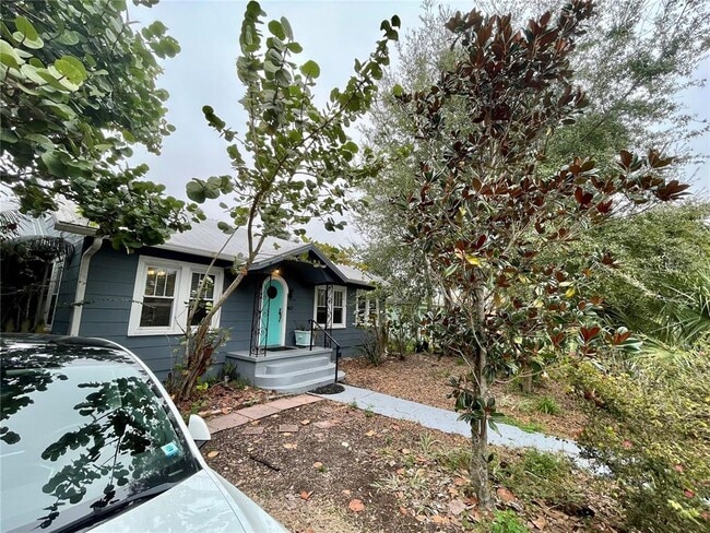 Building Photo - 2120 8th Ave W