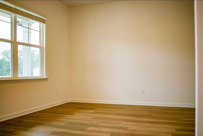 Building Photo - 386 Red Dragon Dr