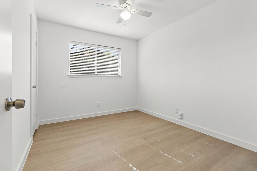 Building Photo - 11131 Henge Dr