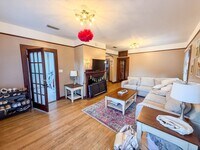 Building Photo - Beautiful 3/2 house in walking distance to UF