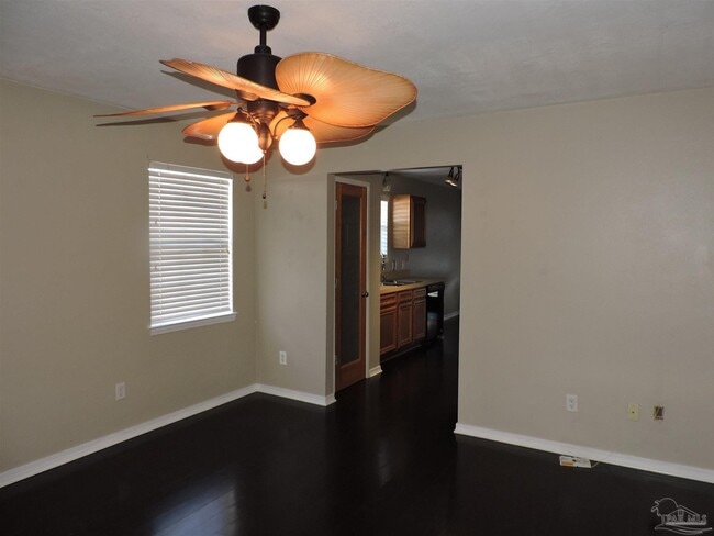 Building Photo - 147 Creekview Dr