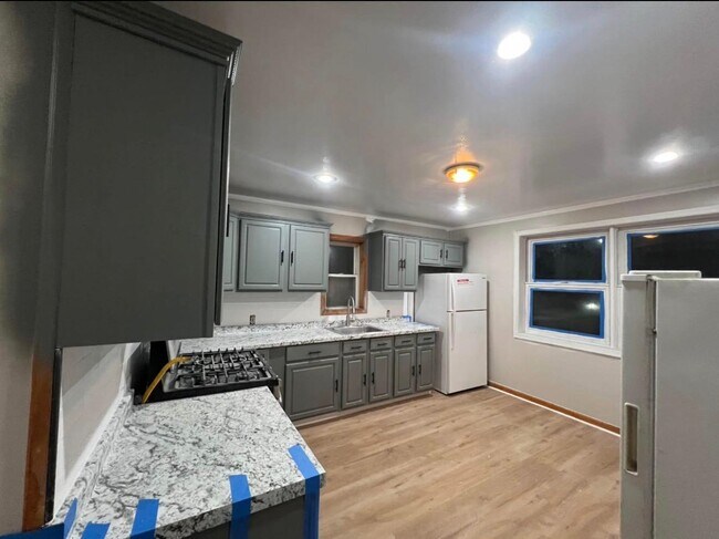 Building Photo - 78 W 51st St