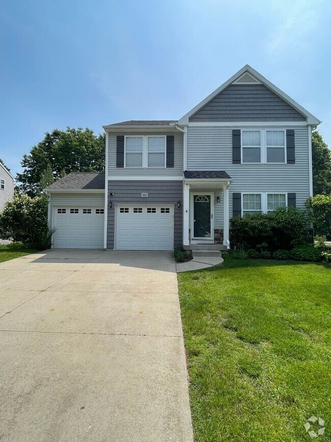Building Photo - Four Bedroom Home in Applegate Neighborhood