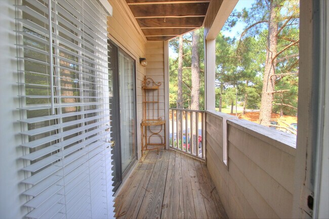 Building Photo - Nice 1 bedroom 2nd floor condo in SW Durham!
