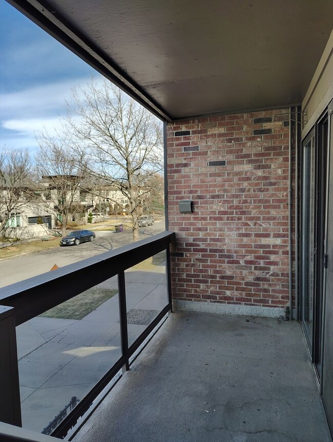 Building Photo - Gorgeous 1 Bedroom in Cherry Creek