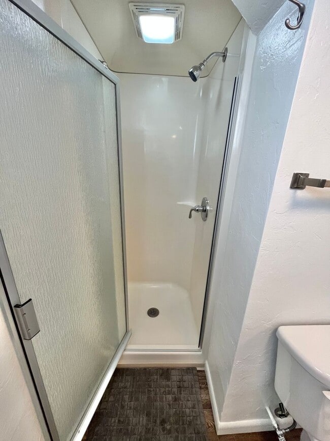 Building Photo - 3 Bed/2 Bath Lakefront Rental Home in Sioux Falls!