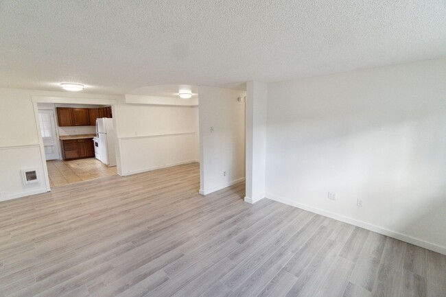 Building Photo - 4 Bed 2 Bath Duplex in Spokane Valley!!