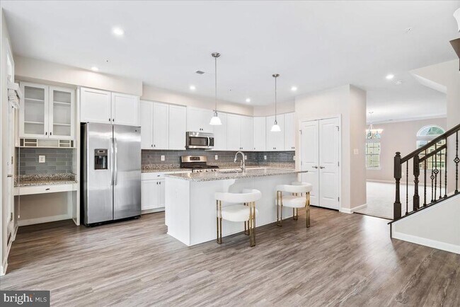 Building Photo - 6026 Forum Sq