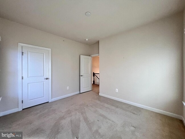 Building Photo - 376 Parkview Ave