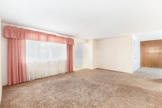 Building Photo - Vintage 5 bed Home in Green Mountain Estat...