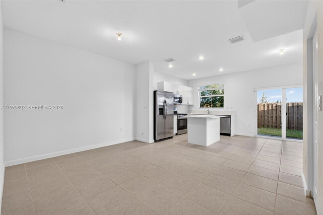 Building Photo - 2650 SE 29th St