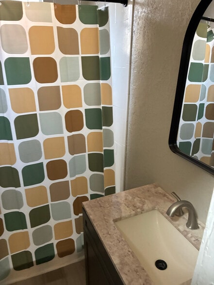 Building Photo - 5819 Hibiscus Rd