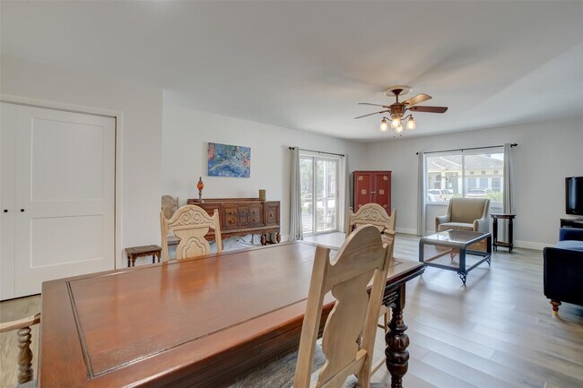 Building Photo - 1450 N Riverside Dr