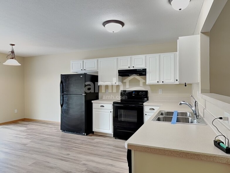 Building Photo - 3894 Snowshoe Ave