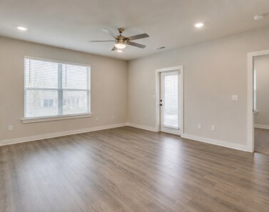 Building Photo - 1400 Range Dr