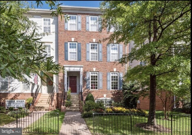 Building Photo - 725 Massey Ln