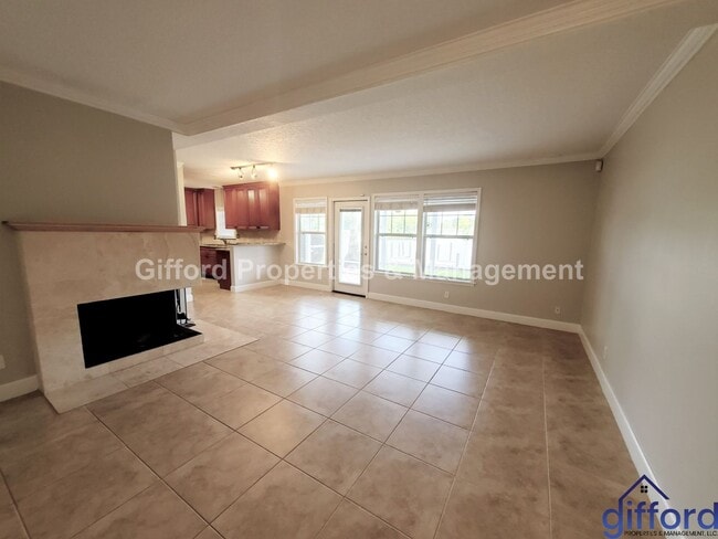 Building Photo - 2BR/2BA Riverfront Luxury Condo