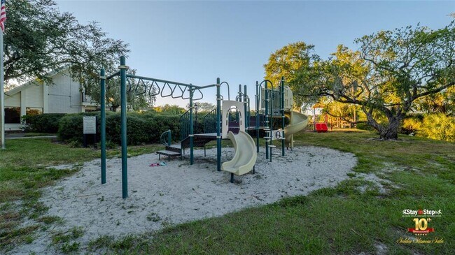 Building Photo - 14615 Daybreak Dr