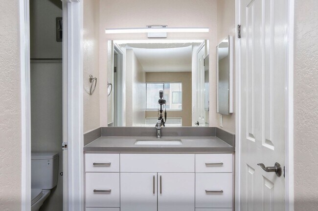 Building Photo - ? Updated 3BR/2BA Foster City Condo – Half...