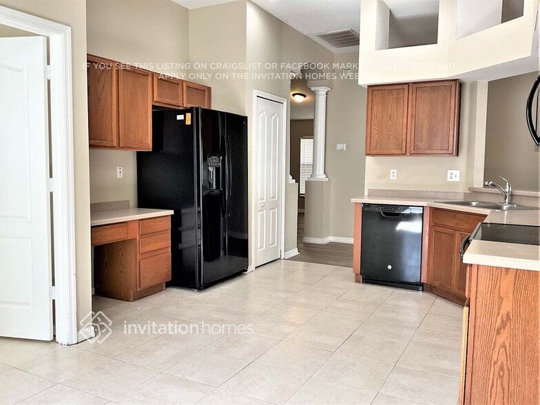 Building Photo - 15517 Lake Bella Vista Dr