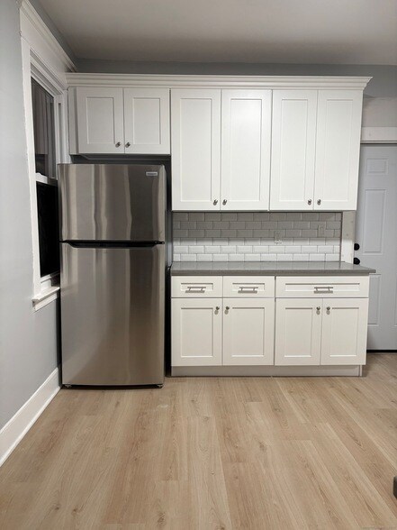 Building Photo - 72 4th St