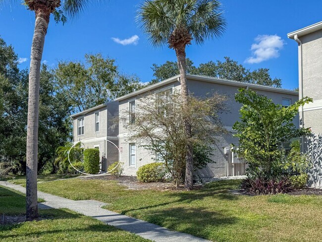 Building Photo - 2BR | 2Bath Central Sarasota Townhouse