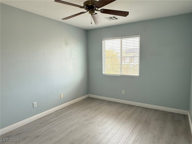 Building Photo - 10793 Wallflower Ave