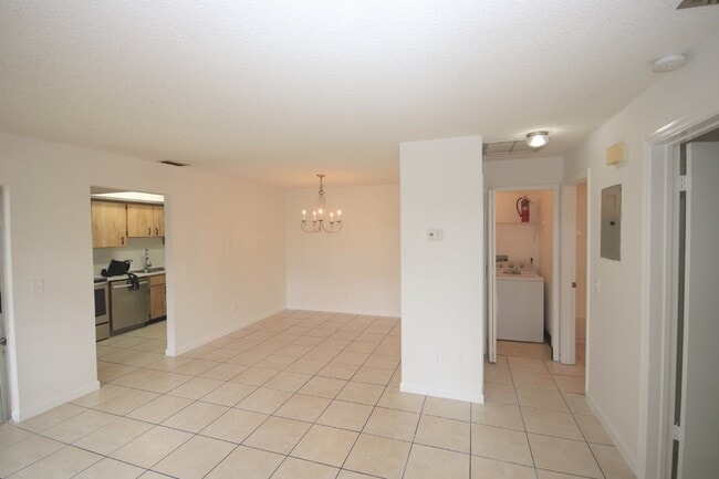 Building Photo - Charming 1-Bedroom Spacious Retreat in Bra...