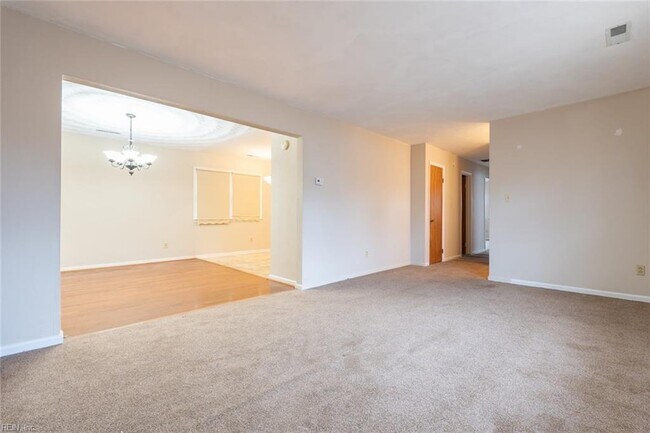 Building Photo - 3100 Norway Pl