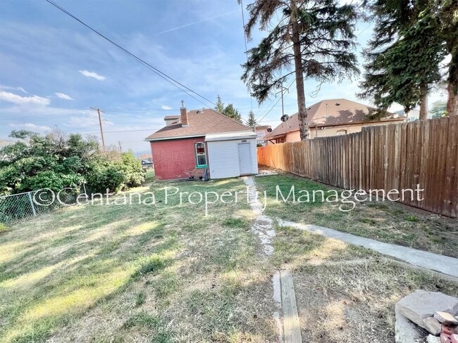 Building Photo - Historic home centrally located and beauti...