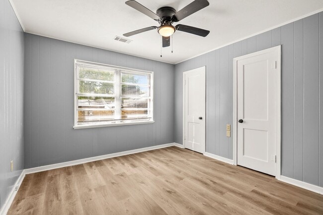 Building Photo - 715 Oakwood