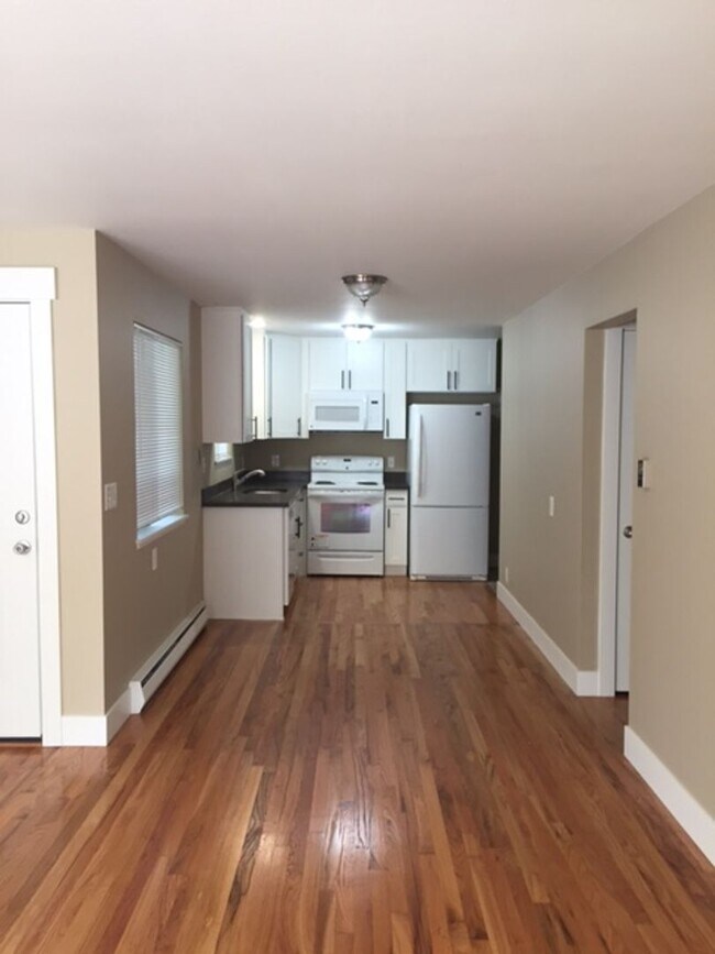 Building Photo - Ballard-Fremont Duplex: Comfortable Living...