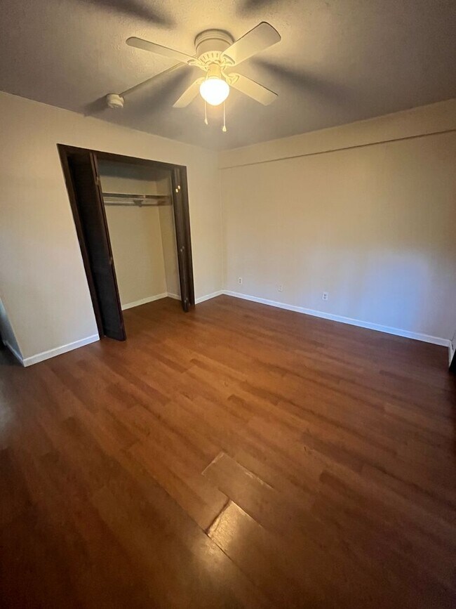 Building Photo - Move In Ready