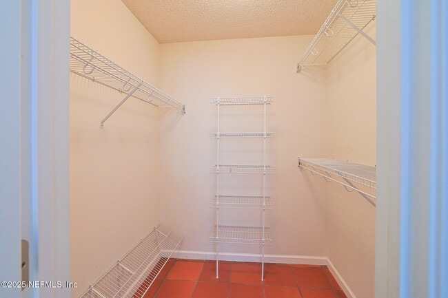 Building Photo - 1561 Stonebriar Rd