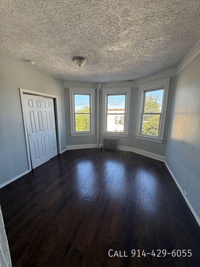 Building Photo - 34 Van Cortlandt Park Ave
