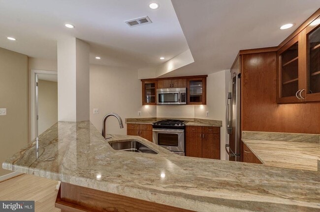 Building Photo - 1325 Darnall Dr