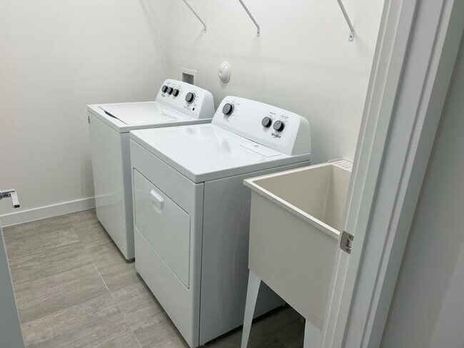 Building Photo - 1510 Pioneer Way