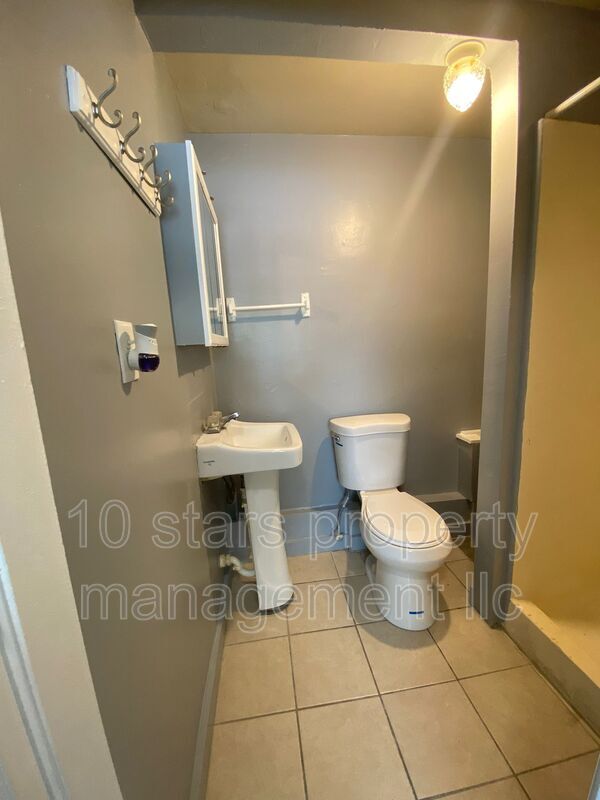 Building Photo - 407 S Jupiter Ave