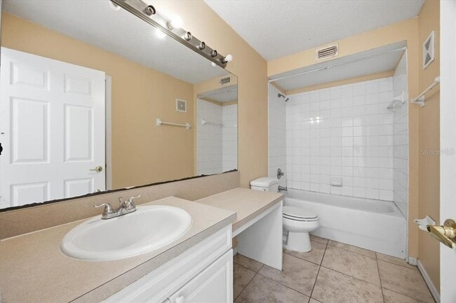 Building Photo - 2918 Fan Palm Dr