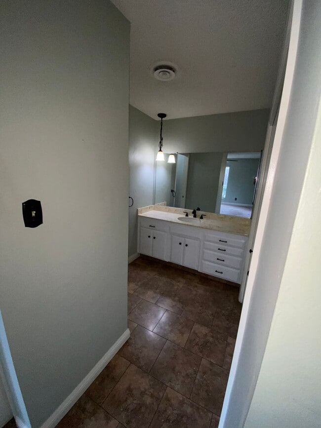 Building Photo - 55 and OLDER KERN CITY 2 BED UPDATED HOME