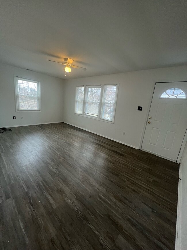 Building Photo - 609 N Stonestreet Ave