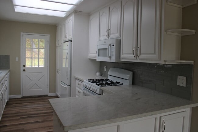 Building Photo - 295 Camino Del Cerro Grande