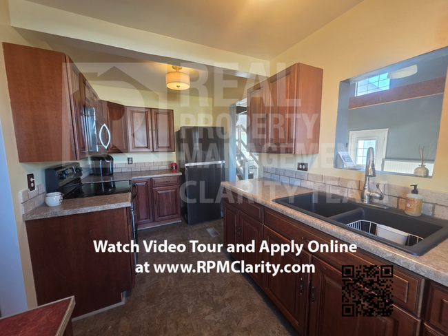 Building Photo - Available Now!!! 2 Bed/1 Bath Cottage on t...