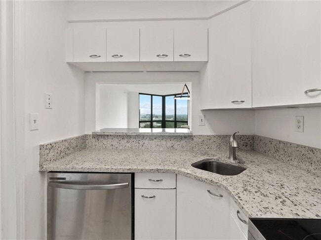 Building Photo - 2870 Pharr Ct S Northwest