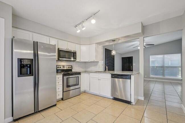 Building Photo - 11906 Broad Oaks Dr