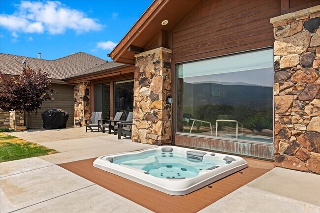 Building Photo - 4378 Sunrise Dr