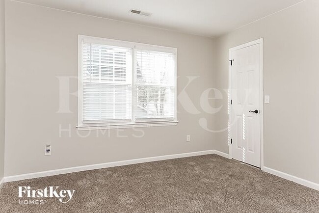 Building Photo - 5388 Beechmont Dr