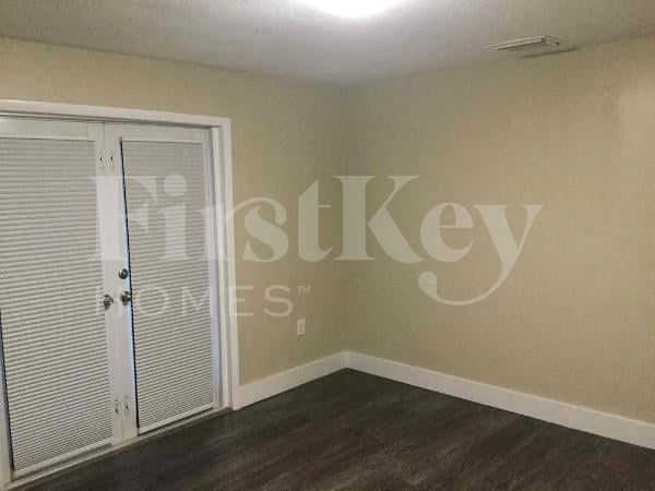 Building Photo - 2530 NE 9th Ave