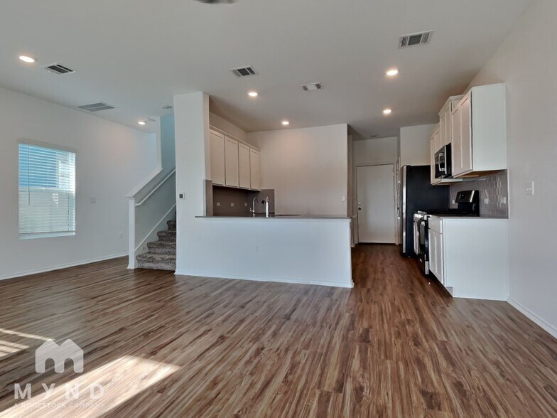 Building Photo - 7125 Spotted Leaf Wy